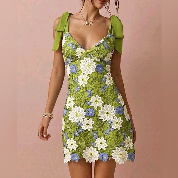 New Chic Embroidered Floral Lace Overlay Tie Strap Short Cami Dress Green White - Picture 4 of 12
